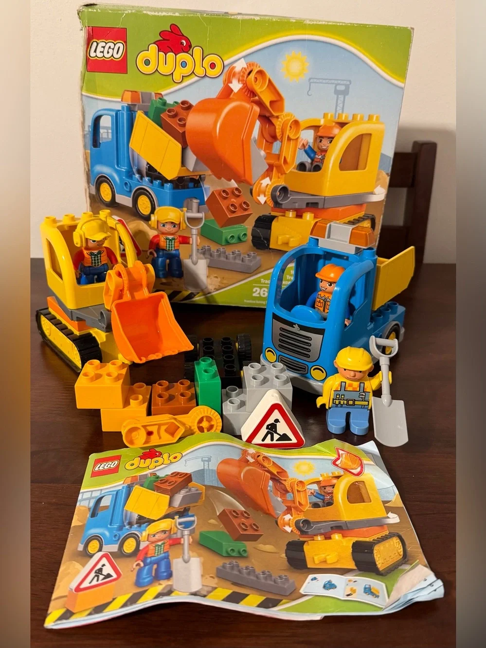 2016 LEGO DUPLO TOWN TRUCK & TRACKED EXCAVATOR CONSTRUCTION SITE BUILD SET 10812